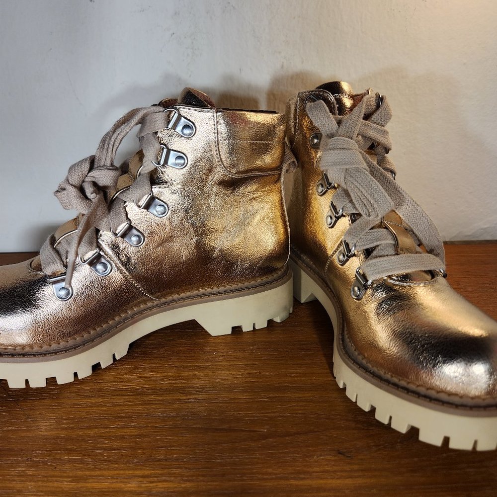 NWOT Circus by Sam Edelman Gold Boots Women (5.5）